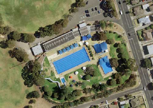 Image is the ariel veiw of Oak Park Aquatic Centre