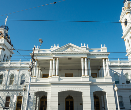 Malvern Town Hall in Malvern, Melbourne. Photo courtesy of Nils Versemann/shutterstock.com 