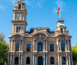 Bendigo Town Hall. Photo by Nils Versemann/shutterstock.com